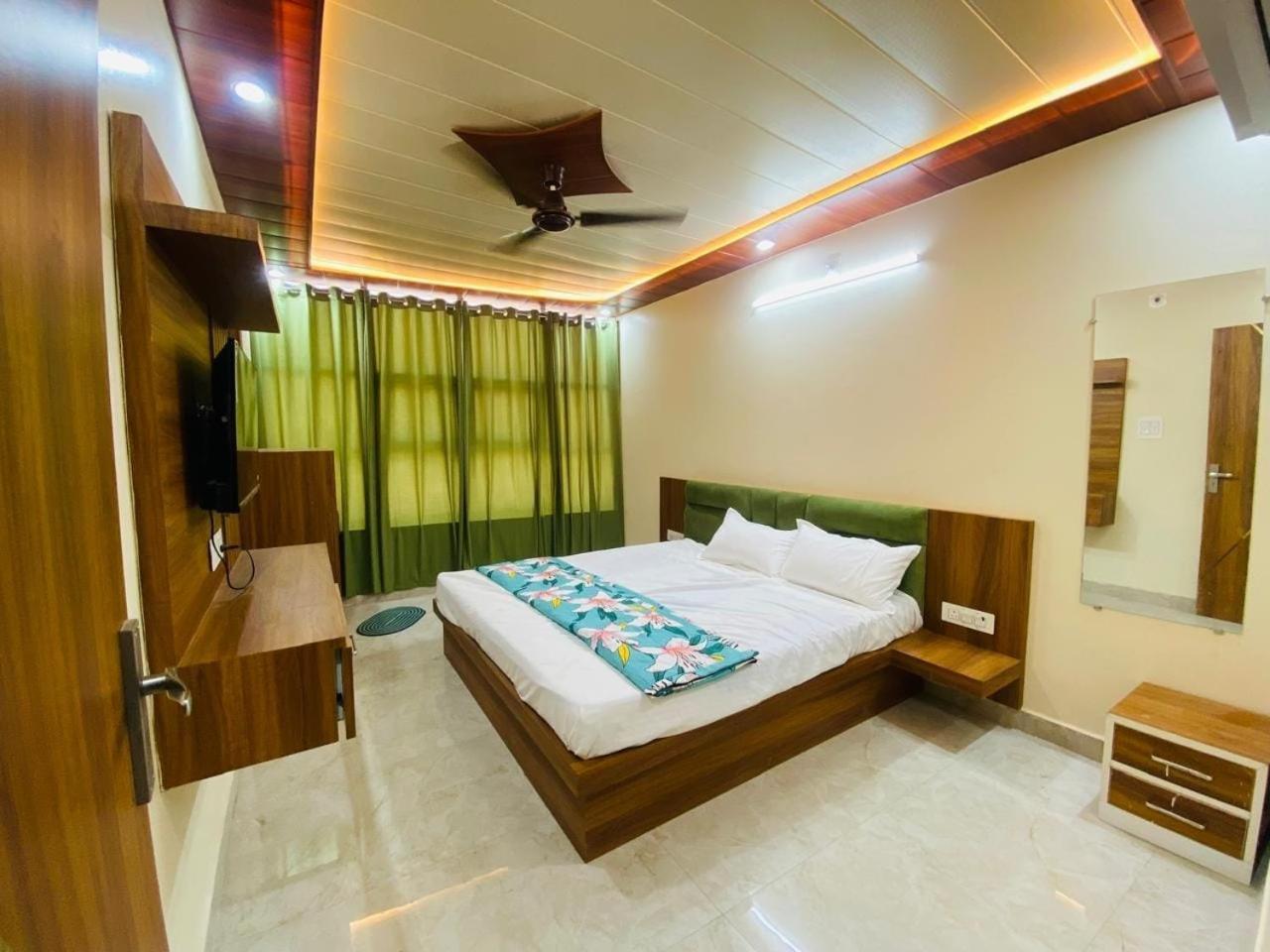 The Raman Palace- A Budget Hotel ماثورا المظهر الخارجي الصورة