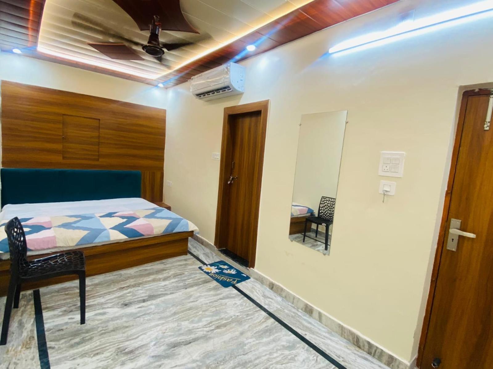 The Raman Palace- A Budget Hotel ماثورا المظهر الخارجي الصورة